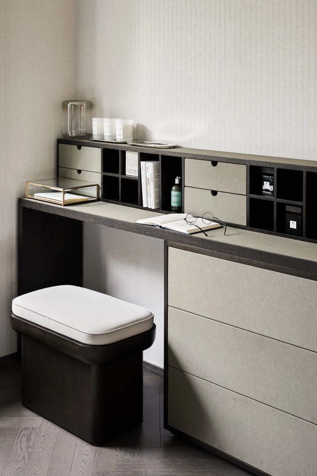 现代轻奢风格室内设计家装案例-书桌 现代轻奢风格室内设计家装案例-书桌